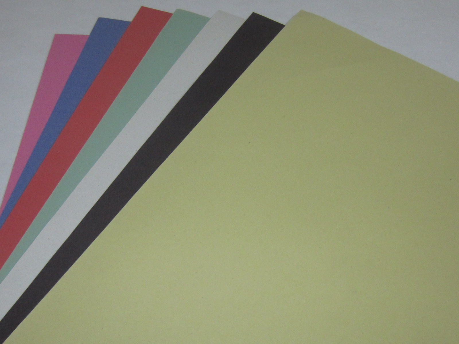 CARTONCILLO ROJO 50 X 70                                    